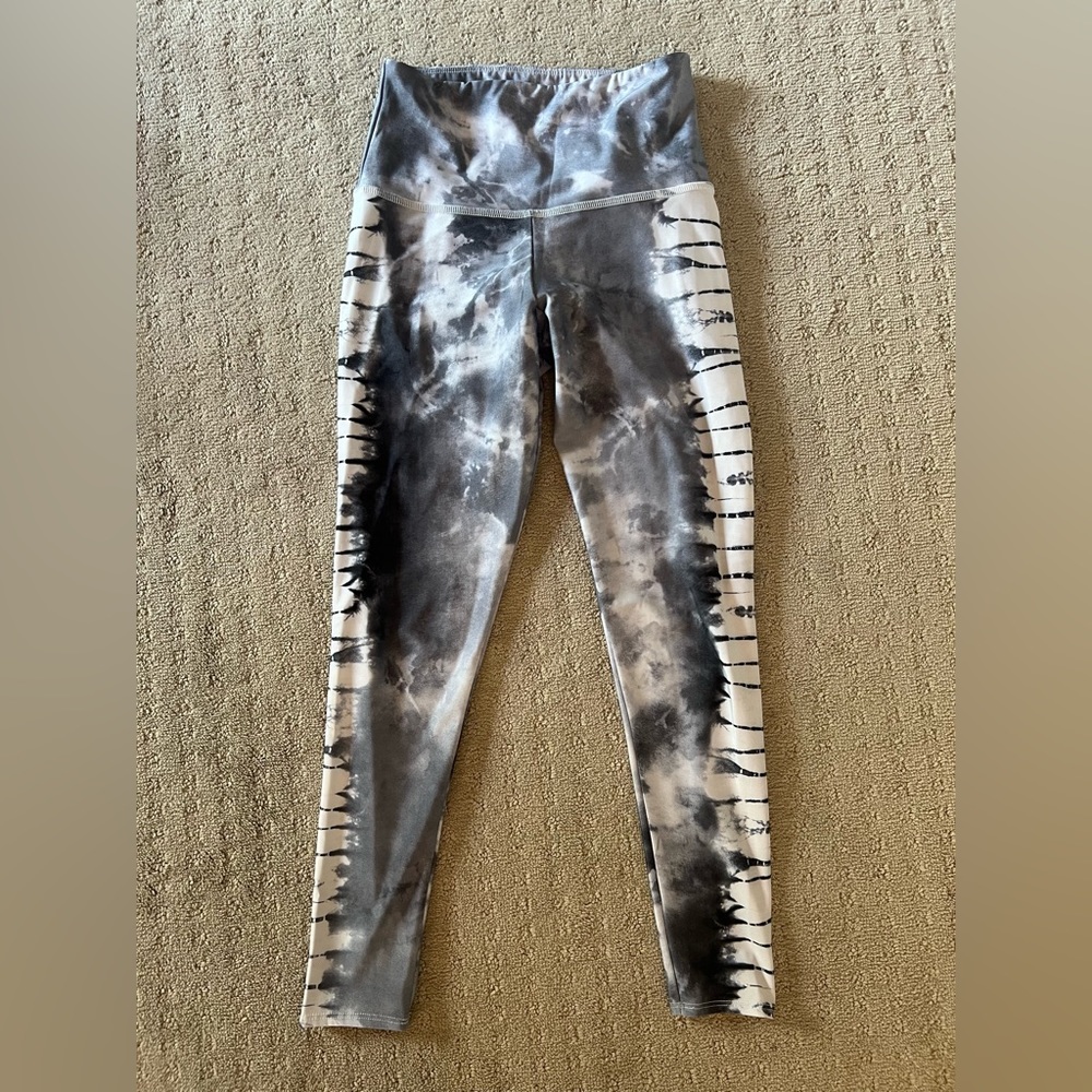 Onzie Brand Leggings - Size S/M